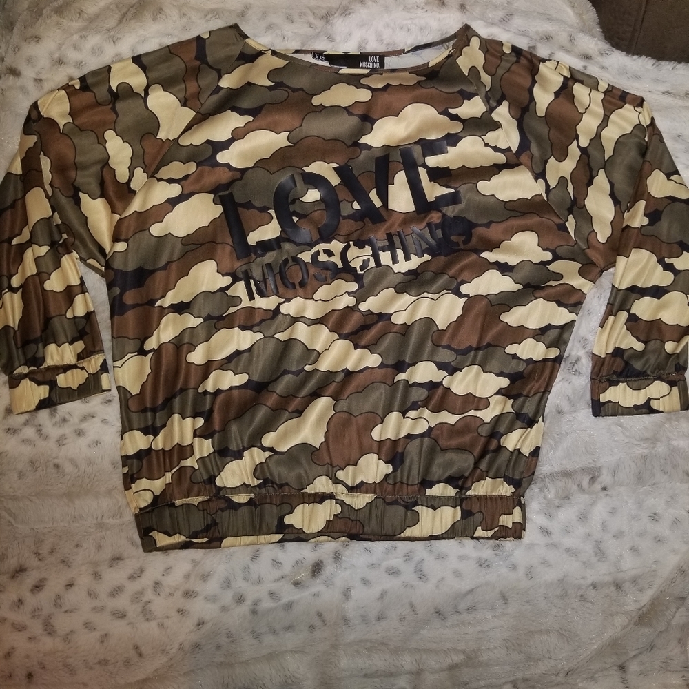 🆕️ Camo Love Moschino Scrunch Top